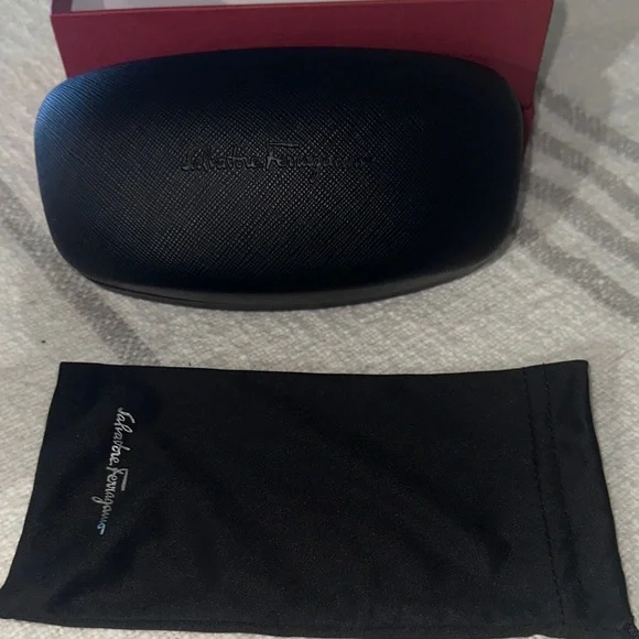 Salvatore Ferragamo Black Oversized Sunglasses - Picture 7 of 10